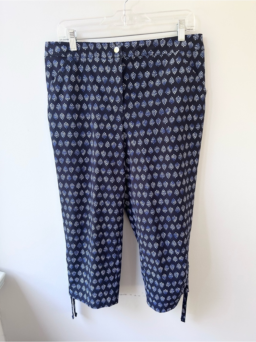 Zenergy by Chico’s printed cropped travel pants